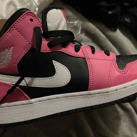 Air Jordan 1 Mid GS 'Pinksicle size 6y for sale needed gone asap - Picture 1 of 5